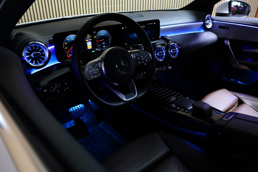 Mercedes-Benz A-Klasse 250e AMG AMBIENTE PANODAK NAVI AUTOM CRUISE PDC CAM SFEER '20