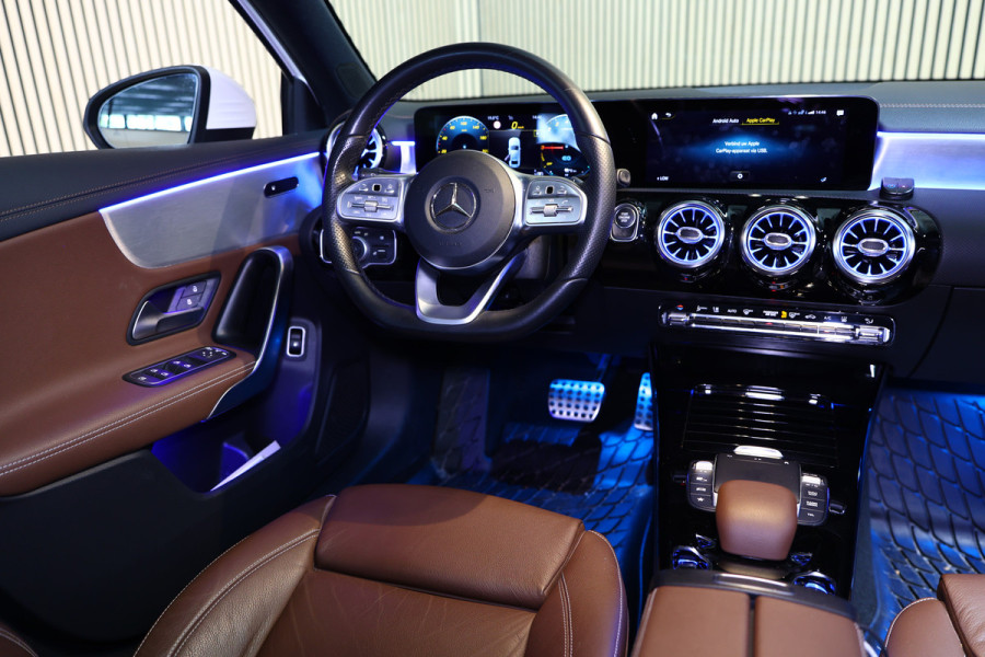 Mercedes-Benz A-Klasse 250e AMG AMBIENTE PANODAK NAVI AUTOM CRUISE PDC CAM SFEER '20