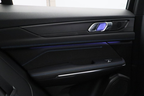 Lynk & Co 01 1.5 261PK Plug-in Hybrid | Origineel NL | *Zwarte Hemel* 360 Camera Pano/dak Apple/Carplay Adaptive/Cruise