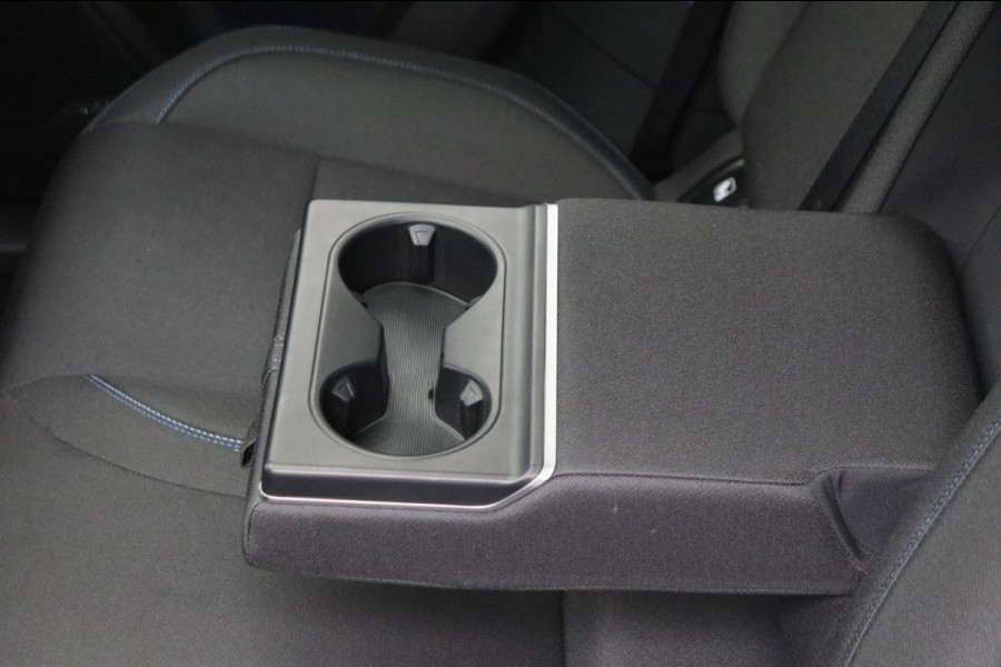 Lynk & Co 01 1.5 261PK Plug-in Hybrid | Origineel NL | *Zwarte Hemel* 360 Camera Pano/dak Apple/Carplay Adaptive/Cruise