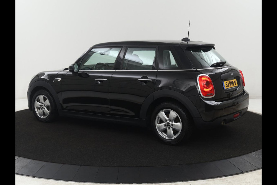 MINI 5-Deurs 1.5 One First | Cruise control | Navigatie | Carplay | Airco