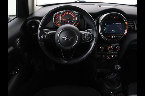 MINI 5-Deurs 1.5 One First | Cruise control | Navigatie | Carplay | Airco