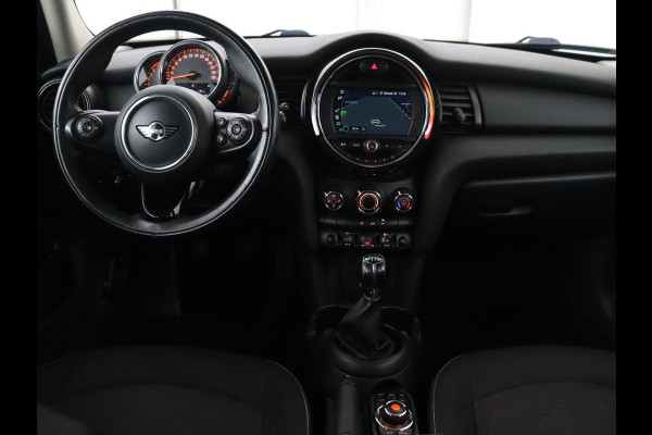 MINI 5-Deurs 1.5 One First | Cruise control | Navigatie | Carplay | Airco