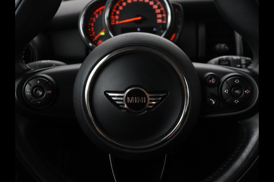 MINI 5-Deurs 1.5 One First | Cruise control | Navigatie | Carplay | Airco