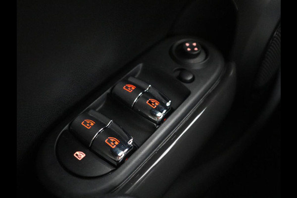 MINI 5-Deurs 1.5 One First | Cruise control | Navigatie | Carplay | Airco