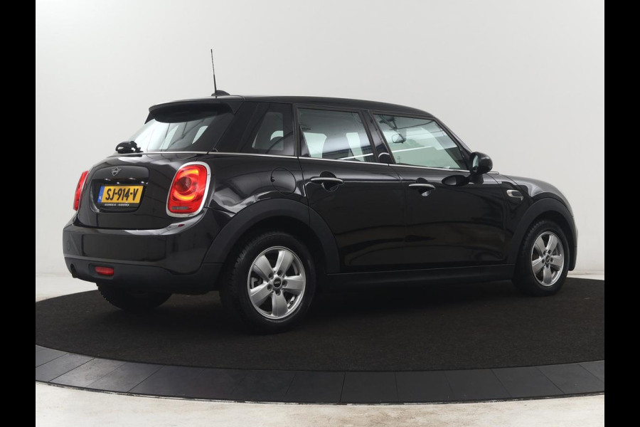 MINI 5-Deurs 1.5 One First | Cruise control | Navigatie | Carplay | Airco