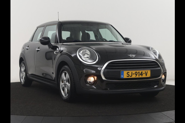 MINI 5-Deurs 1.5 One First | Cruise control | Navigatie | Carplay | Airco