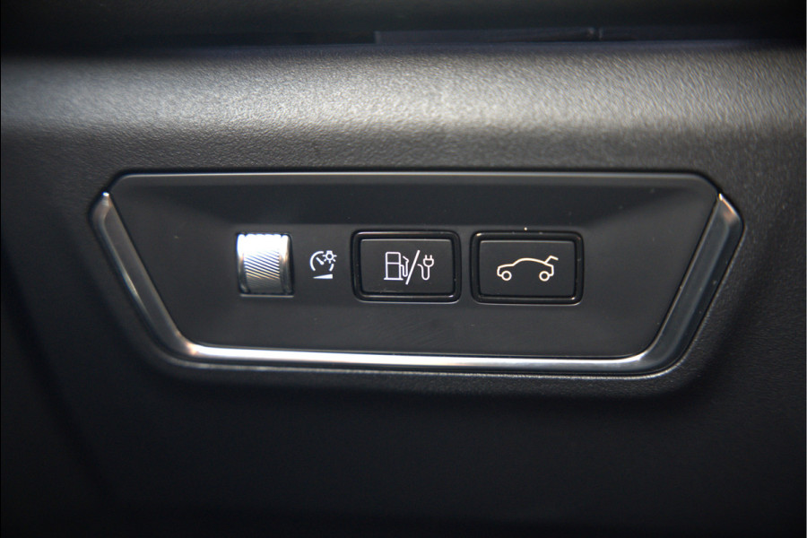Lynk & Co 01 1.5 | Panoramadak | Stoelverwarming | Keyless | Apple Carplay | Memory Seat | Adaptive Cruise Control | Infinity | Navigatie | 360 Camera | Parkeersensoren | Ambiance Verlichting |
