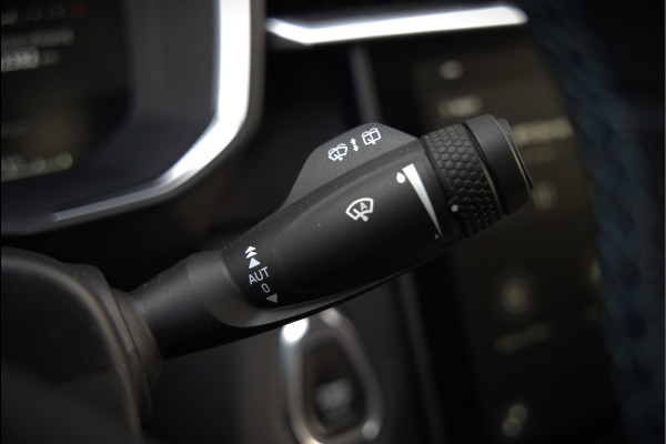 Lynk & Co 01 1.5 | Panoramadak | Stoelverwarming | Keyless | Apple Carplay | Memory Seat | Adaptive Cruise Control | Infinity | Navigatie | 360 Camera | Parkeersensoren | Ambiance Verlichting |