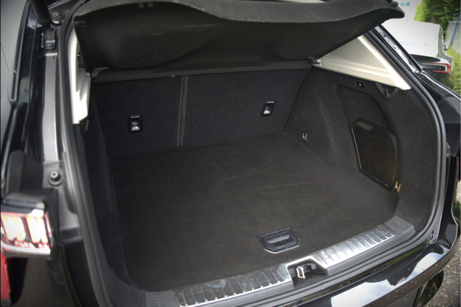 Lynk & Co 01 1.5 | Panoramadak | Stoelverwarming | Keyless | Apple Carplay | Memory Seat | Adaptive Cruise Control | Infinity | Navigatie | 360 Camera | Parkeersensoren | Ambiance Verlichting |