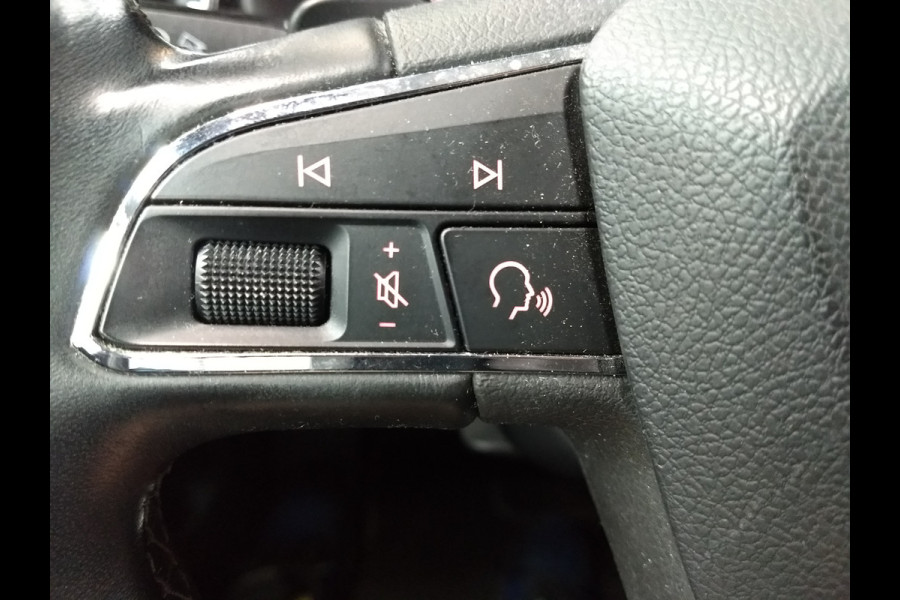 Seat Ateca 1.5 TSI FR Business Intense | Panoramadak | Stoelverwarming | Trekhaak | Keyless | Adaptive Cruise Control | Apple Carplay | Camera | Climate Control | Parkeersensoren | Navigatie | Leer | Elektrische Achterklep |