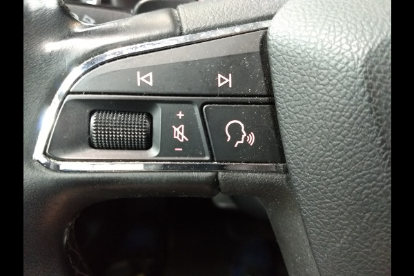 Seat Ateca 1.5 TSI FR Business Intense | Panoramadak | Stoelverwarming | Trekhaak | Keyless | Adaptive Cruise Control | Apple Carplay | Camera | Climate Control | Parkeersensoren | Navigatie | Leer | Elektrische Achterklep |