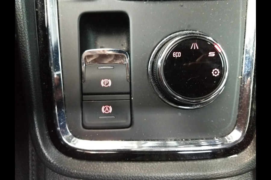 Seat Ateca 1.5 TSI FR Business Intense | Panoramadak | Stoelverwarming | Trekhaak | Keyless | Adaptive Cruise Control | Apple Carplay | Camera | Climate Control | Parkeersensoren | Navigatie | Leer | Elektrische Achterklep |