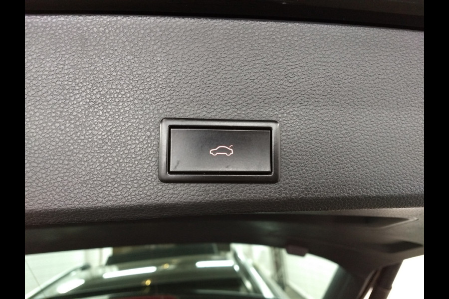 Seat Ateca 1.5 TSI FR Business Intense | Panoramadak | Stoelverwarming | Trekhaak | Keyless | Adaptive Cruise Control | Apple Carplay | Camera | Climate Control | Parkeersensoren | Navigatie | Leer | Elektrische Achterklep |