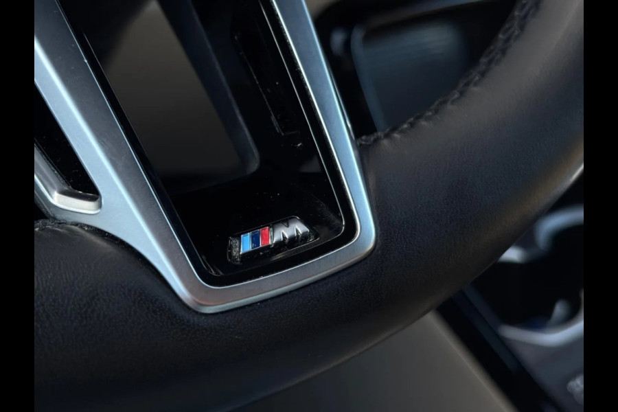 BMW iX1 XDrive30 M-Sport 99,98% SoH (NL-auto, 1e Eig, Dealer OnderH, Camera, SfeerV, Navi, Leder, Climate Con, Etc)