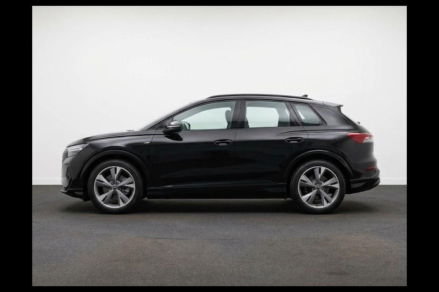 Audi Q4 e-tron S edition performance 82 kWh 286 pk | Techniekpakket plus | Lichtpakket plus ambient light | Optiekpakket zwart | Trekhaak |