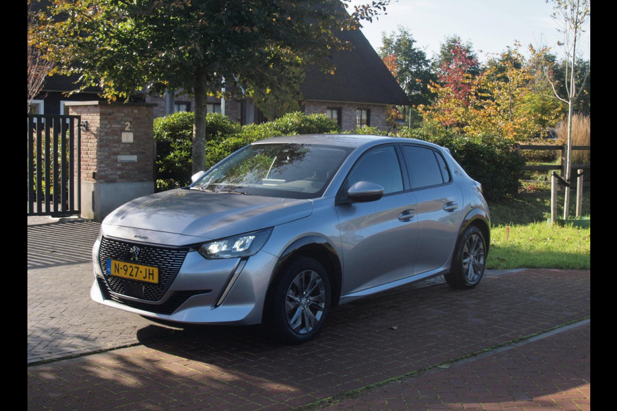 Peugeot e-208 EV Allure Pack 50 kWh | SOH 94% | Camera | Apple Carplay | Stoelverwarming | Navi | NL-Auto |