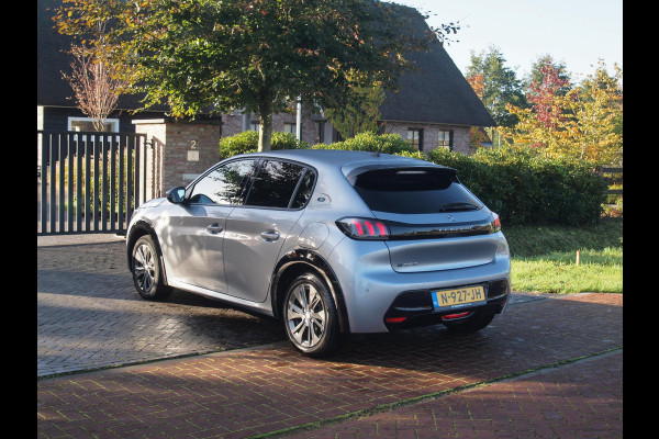 Peugeot e-208 EV Allure Pack 50 kWh | SOH 94% | Camera | Apple Carplay | Stoelverwarming | Navi | NL-Auto |
