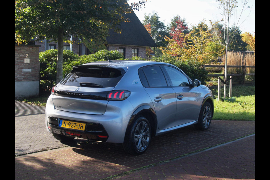 Peugeot e-208 EV Allure Pack 50 kWh | SOH 94% | Camera | Apple Carplay | Stoelverwarming | Navi | NL-Auto |