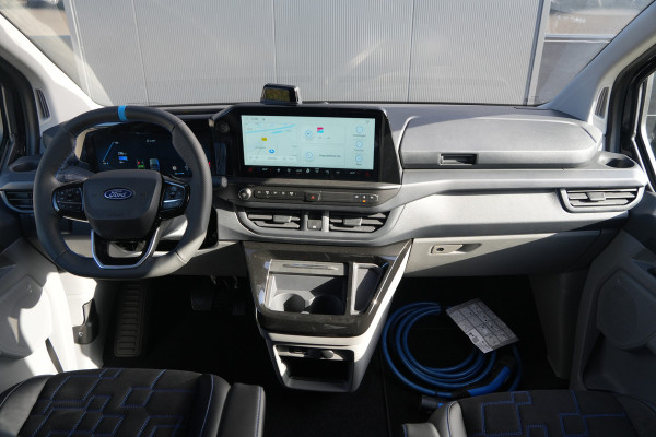Ford E-Transit Custom 340 L2H1 MS-RT 71 kWh DC 286pk 5 Zits - 2x Schuif - Kuipstoelen - Stoel/Stuurverwarming - 360 Camera - Ultimate Pack - Rijklaar