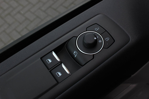Ford E-Transit Custom 320 L2H1 MS-RT 71kWh 286PK DC DUBBEL CABINE / KUIPSTOELEN / DIRECT RIJDEN / NAVIGATIE / BLACK OPS/JB-EDITION
