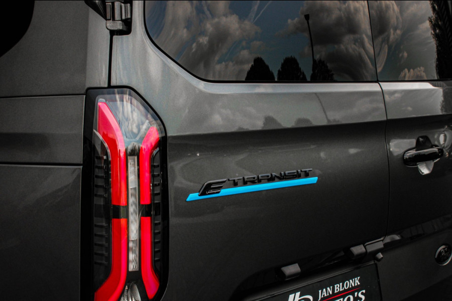 Ford E-Transit Custom 320 L2H1 MS-RT 71kWh 286PK DC DUBBEL CABINE / KUIPSTOELEN / DIRECT RIJDEN / NAVIGATIE / BLACK OPS/JB-EDITION