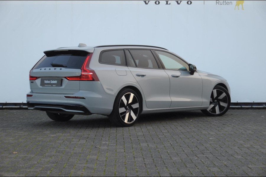 Volvo V60 B3 177PK Automaat Essential Edition / Adaptieve cruise control / Stoel en stuurwielverwarming / Trekhaak / Google systeem / achterbank verwarmd / 19” velgen
