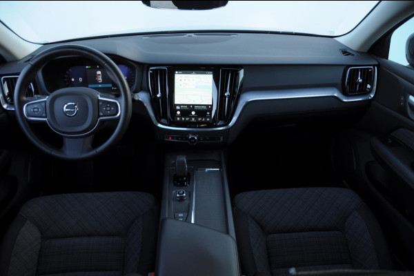 Volvo V60 B3 177PK Automaat Essential Edition / Adaptieve cruise control / Stoel en stuurwielverwarming / Trekhaak / Google systeem / achterbank verwarmd / 19” velgen