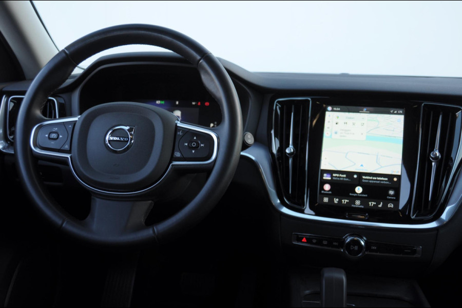 Volvo V60 B3 177PK Automaat Essential Edition / Adaptieve cruise control / Stoel en stuurwielverwarming / Trekhaak / Google systeem / achterbank verwarmd / 19” velgen