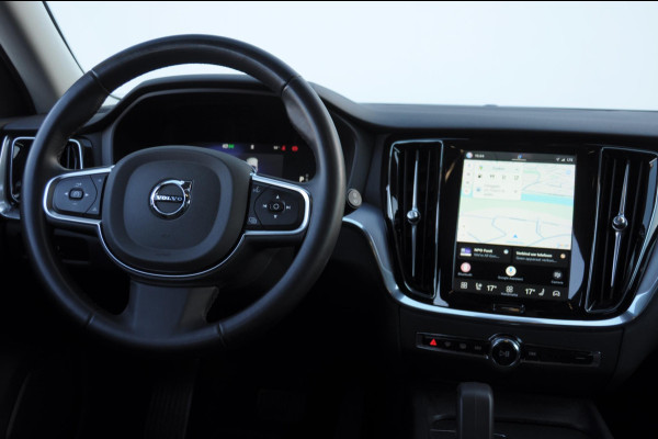 Volvo V60 B3 177PK Automaat Essential Edition / Adaptieve cruise control / Stoel en stuurwielverwarming / Trekhaak / Google systeem / achterbank verwarmd / 19” velgen