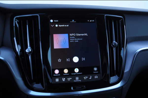 Volvo V60 B3 177PK Automaat Essential Edition / Adaptieve cruise control / Stoel en stuurwielverwarming / Trekhaak / Google systeem / achterbank verwarmd / 19” velgen