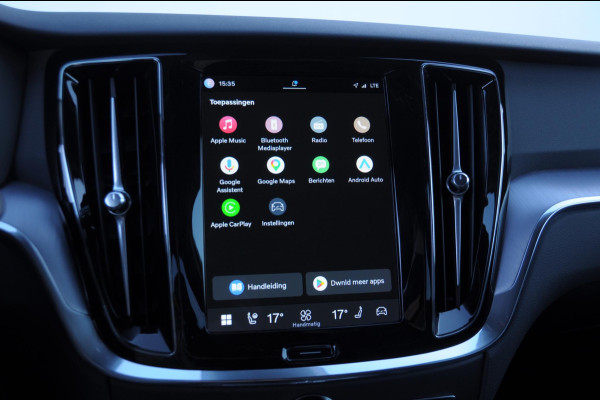 Volvo V60 B3 177PK Automaat Essential Edition / Adaptieve cruise control / Stoel en stuurwielverwarming / Trekhaak / Google systeem / achterbank verwarmd / 19” velgen