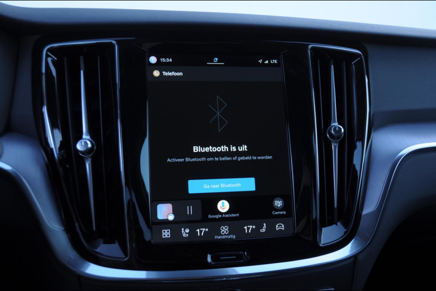 Volvo V60 B3 177PK Automaat Essential Edition / Adaptieve cruise control / Stoel en stuurwielverwarming / Trekhaak / Google systeem / achterbank verwarmd / 19” velgen