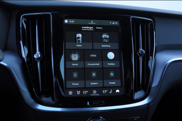 Volvo V60 B3 177PK Automaat Essential Edition / Adaptieve cruise control / Stoel en stuurwielverwarming / Trekhaak / Google systeem / achterbank verwarmd / 19” velgen