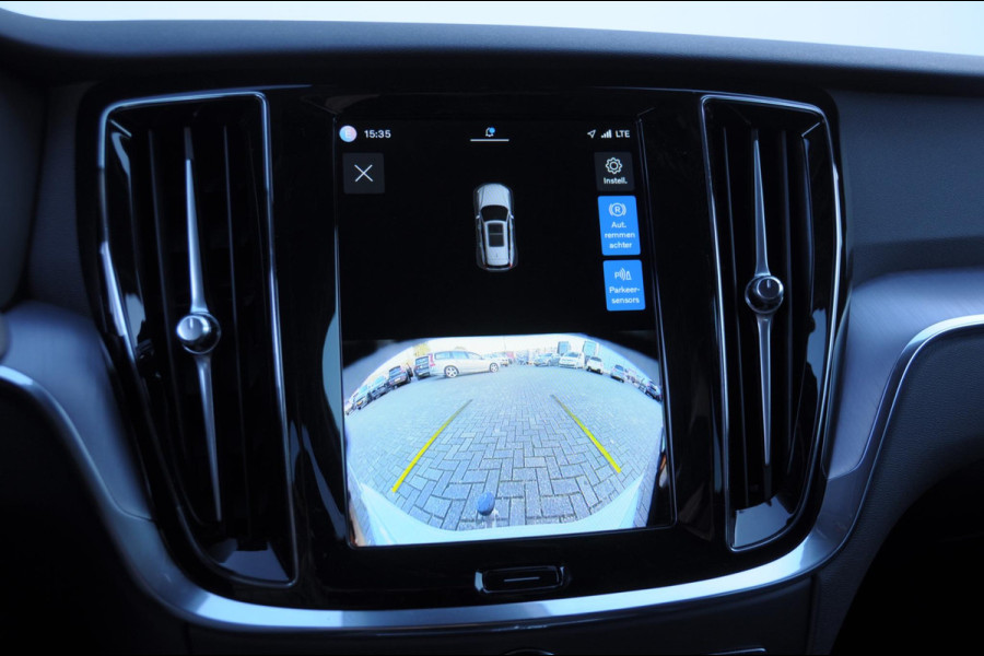 Volvo V60 B3 177PK Automaat Essential Edition / Adaptieve cruise control / Stoel en stuurwielverwarming / Trekhaak / Google systeem / achterbank verwarmd / 19” velgen