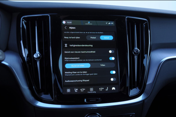 Volvo V60 B3 177PK Automaat Essential Edition / Adaptieve cruise control / Stoel en stuurwielverwarming / Trekhaak / Google systeem / achterbank verwarmd / 19” velgen