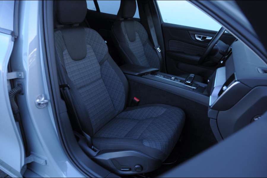 Volvo V60 B3 177PK Automaat Essential Edition / Adaptieve cruise control / Stoel en stuurwielverwarming / Trekhaak / Google systeem / achterbank verwarmd / 19” velgen