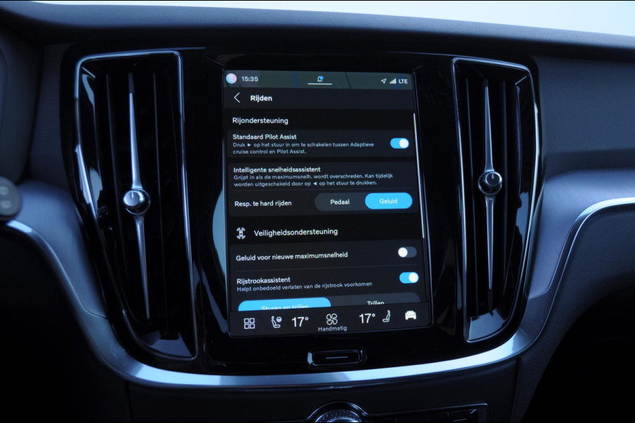 Volvo V60 B3 177PK Automaat Essential Edition / Adaptieve cruise control / Stoel en stuurwielverwarming / Trekhaak / Google systeem / achterbank verwarmd / 19” velgen