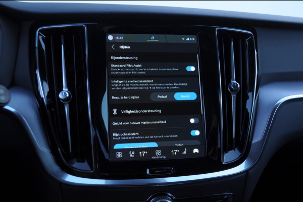 Volvo V60 B3 177PK Automaat Essential Edition / Adaptieve cruise control / Stoel en stuurwielverwarming / Trekhaak / Google systeem / achterbank verwarmd / 19” velgen