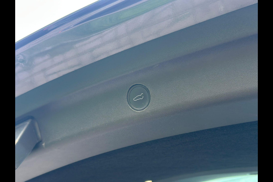 Tesla Model Y Long Range AWD 75 kWh 514 PK | Panoramadak | 360 Camera | LED Verlichting | CarPlay | Lichtmetalen Velgen | Elektrische Stoelen | Elektrische Klep | Navigatie |