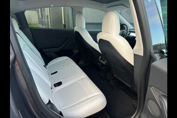 Tesla Model Y Long Range AWD 75 kWh 514 PK | Panoramadak | 360 Camera | LED Verlichting | CarPlay | Lichtmetalen Velgen | Elektrische Stoelen | Elektrische Klep | Navigatie |