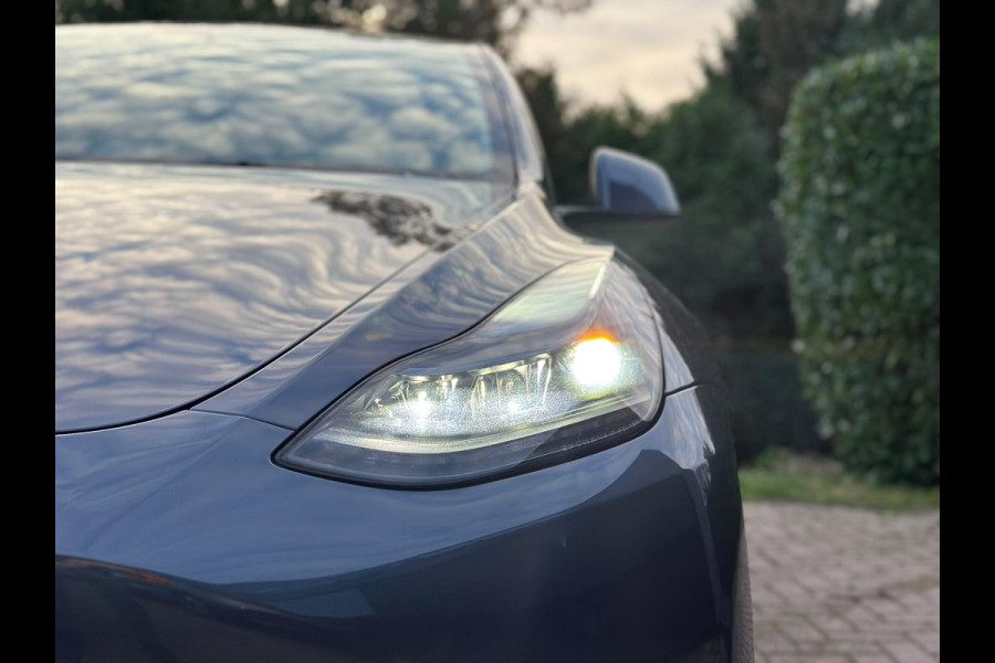 Tesla Model Y Long Range AWD 75 kWh 514 PK | Panoramadak | 360 Camera | LED Verlichting | CarPlay | Lichtmetalen Velgen | Elektrische Stoelen | Elektrische Klep | Navigatie |