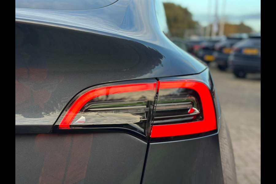 Tesla Model Y Long Range AWD 75 kWh 514 PK | Panoramadak | 360 Camera | LED Verlichting | CarPlay | Lichtmetalen Velgen | Elektrische Stoelen | Elektrische Klep | Navigatie |