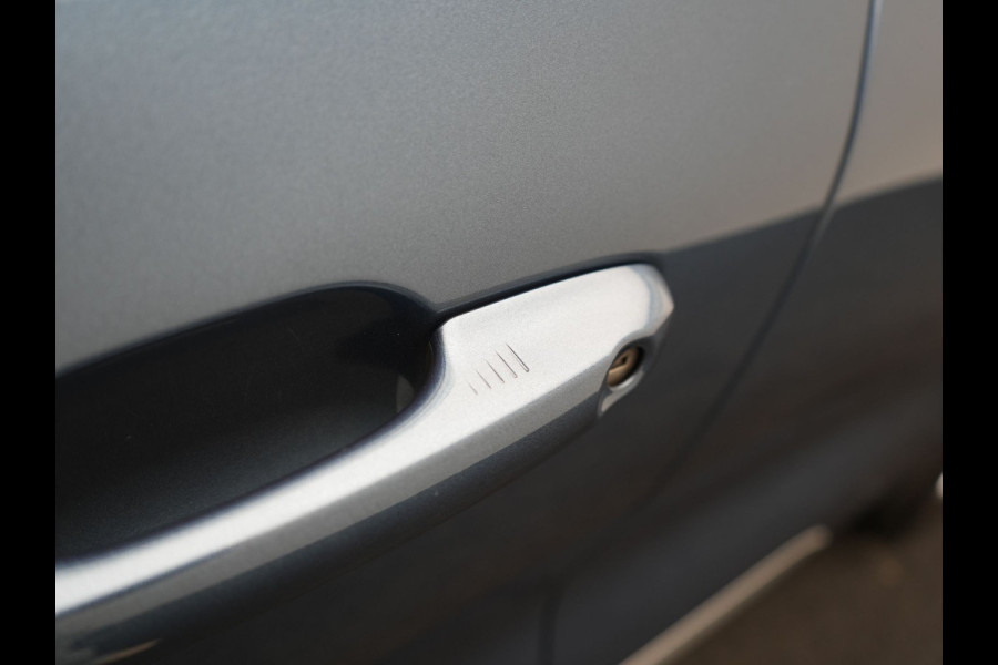 Ford Kuga 2.5 PHEV Vignale 225pk Dealer O.H | Trekhaak Af Fabriek | Panodak | Adaptive Cruise | 360 Camera | Bang & Olufsen | Head Up | Lederen Sportstoelen Memory & Verwarmd | Keyless | Apple Carplay | Navigatie | Virtual | DAB | 18"L.M | Plug In Hybrid |