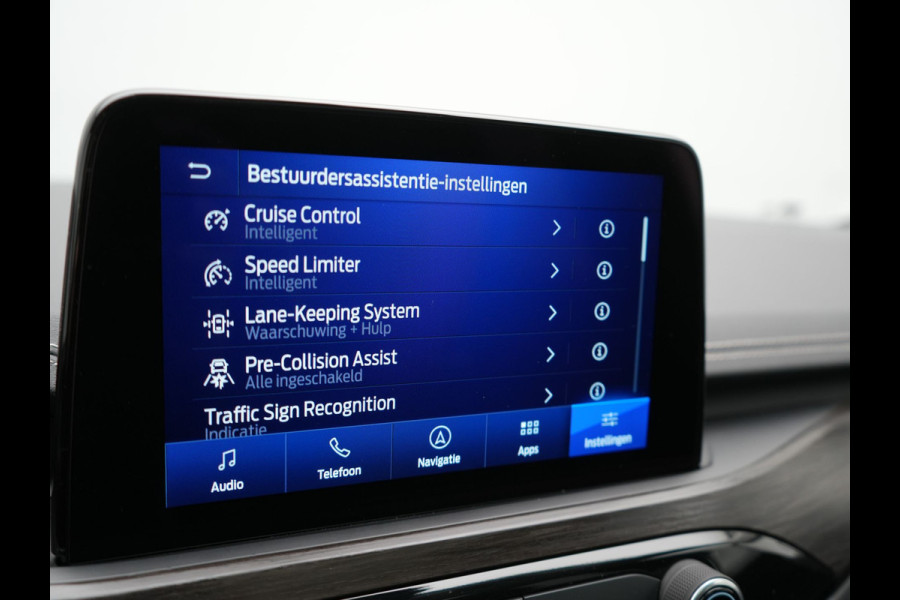 Ford Kuga 2.5 PHEV Vignale 225pk Dealer O.H | Trekhaak Af Fabriek | Panodak | Adaptive Cruise | 360 Camera | Bang & Olufsen | Head Up | Lederen Sportstoelen Memory & Verwarmd | Keyless | Apple Carplay | Navigatie | Virtual | DAB | 18"L.M | Plug In Hybrid |
