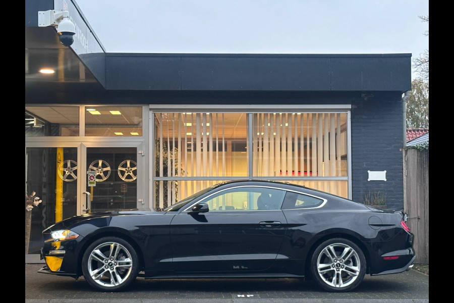 Ford Mustang Fastback 2.3 EcoBoost FULL OPTION / PERF PACK / AUTO / CLIMA