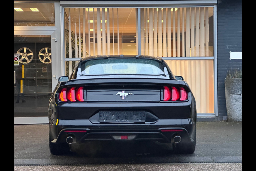 Ford Mustang Fastback 2.3 EcoBoost FULL OPTION / PERF PACK / AUTO / CLIMA