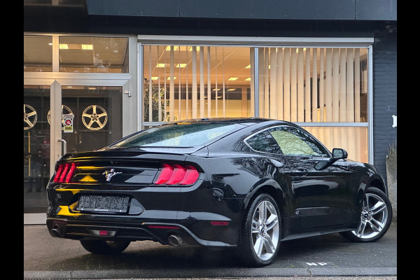 Ford Mustang Fastback 2.3 EcoBoost FULL OPTION / PERF PACK / AUTO / CLIMA