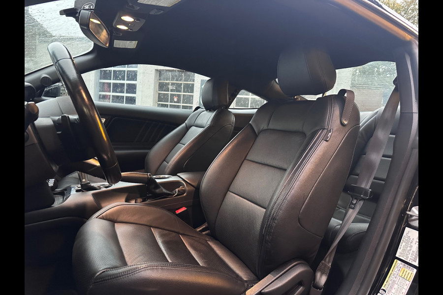 Ford Mustang Fastback 2.3 EcoBoost FULL OPTION / PERF PACK / AUTO / CLIMA