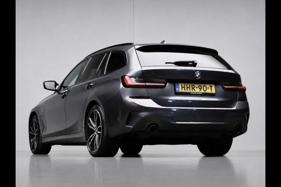 BMW 3 Serie Touring 330e High Executive Sport SOH 90,5% (PANORAMADAK,APPLE CARPLAY,NAVI,CAMERA,SFEERVERLICHTING,LED,SPORTSTOELEN)